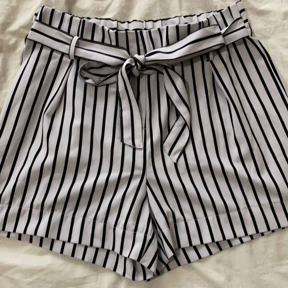 Highwaisted shorts with a tie